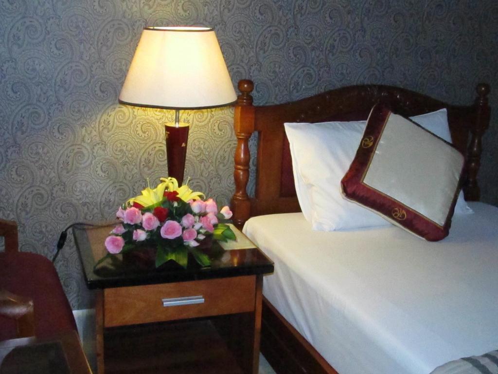 Khach San Trung Mai Hotel Ho Chi Minh City Exterior photo