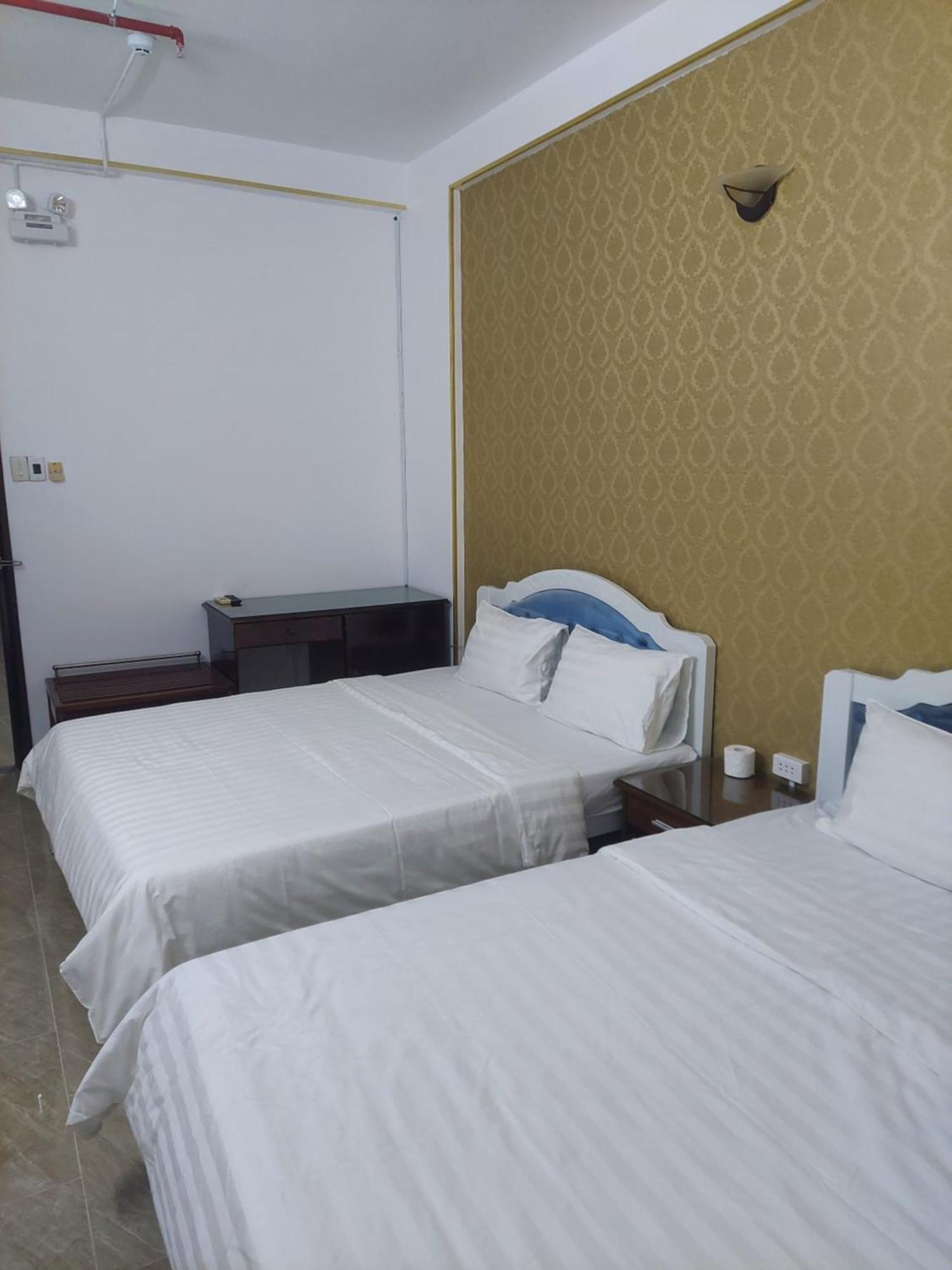 Khach San Trung Mai Hotel Ho Chi Minh City Exterior photo