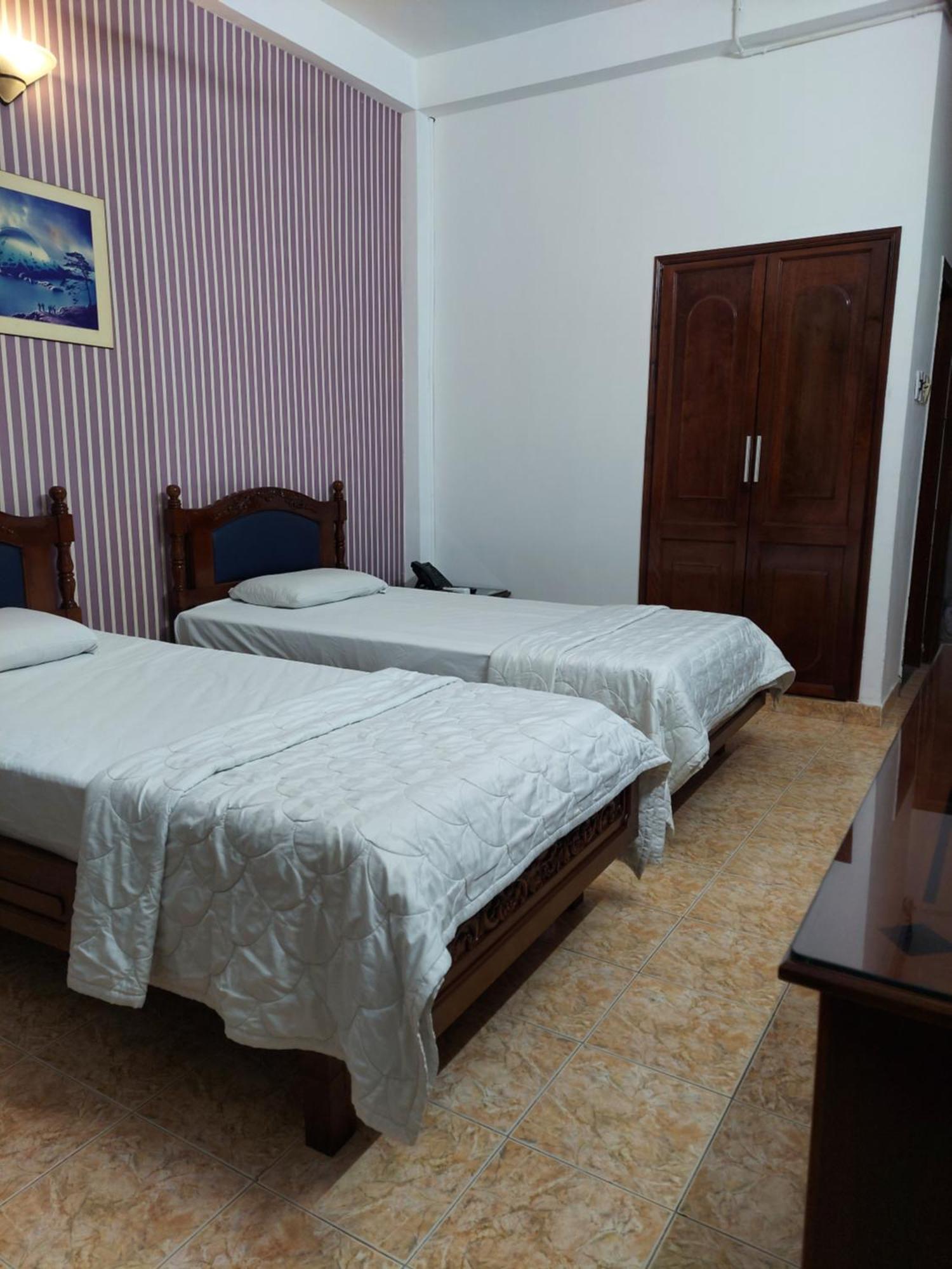 Khach San Trung Mai Hotel Ho Chi Minh City Exterior photo