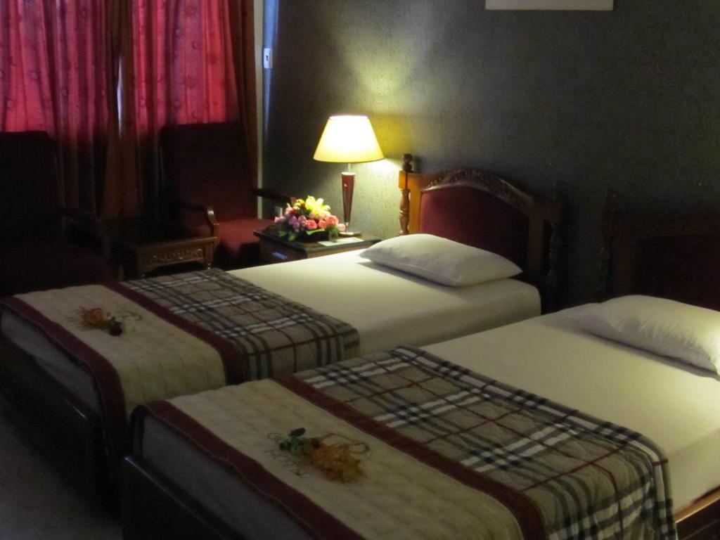 Khach San Trung Mai Hotel Ho Chi Minh City Exterior photo