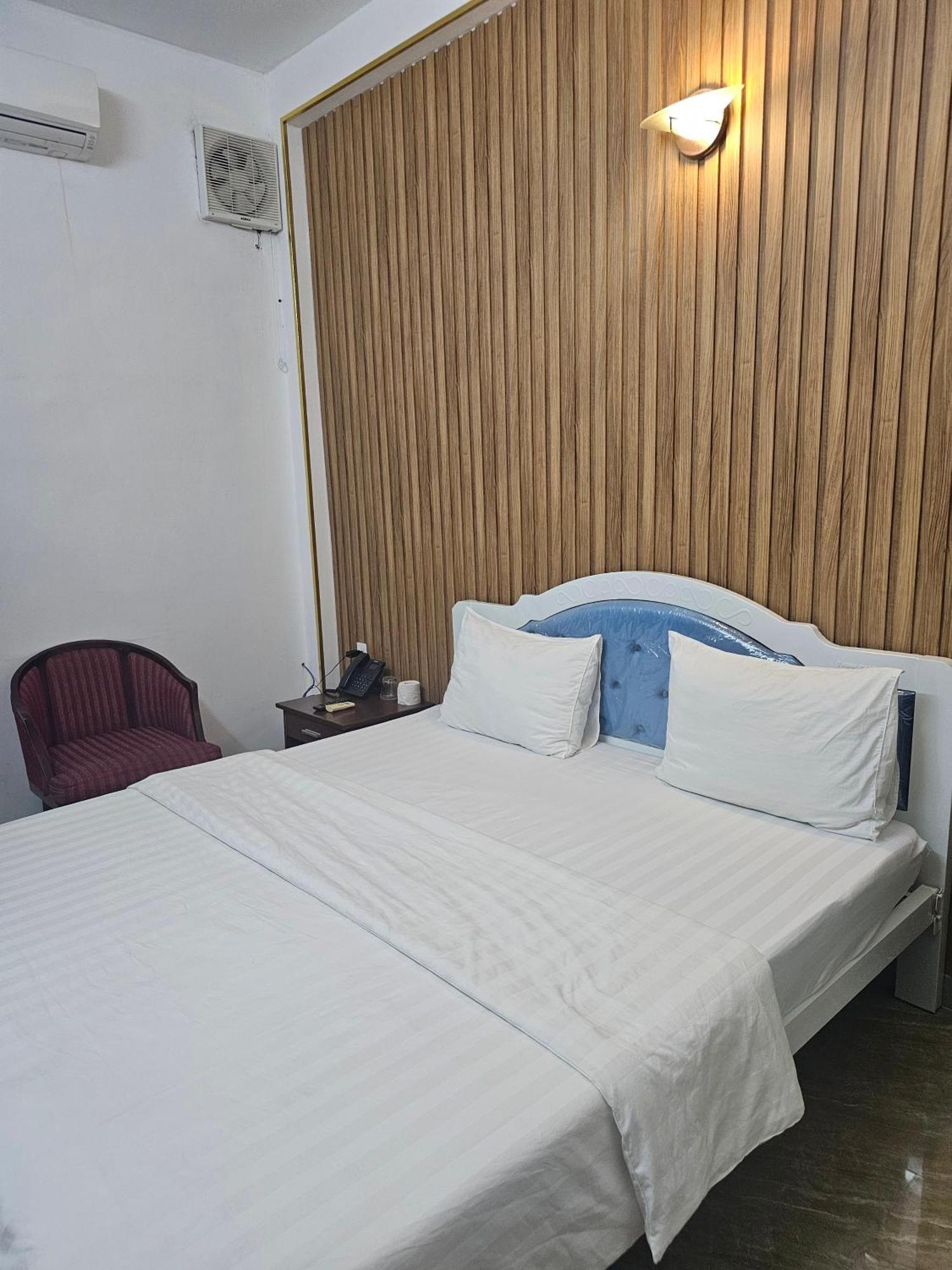 Khach San Trung Mai Hotel Ho Chi Minh City Exterior photo