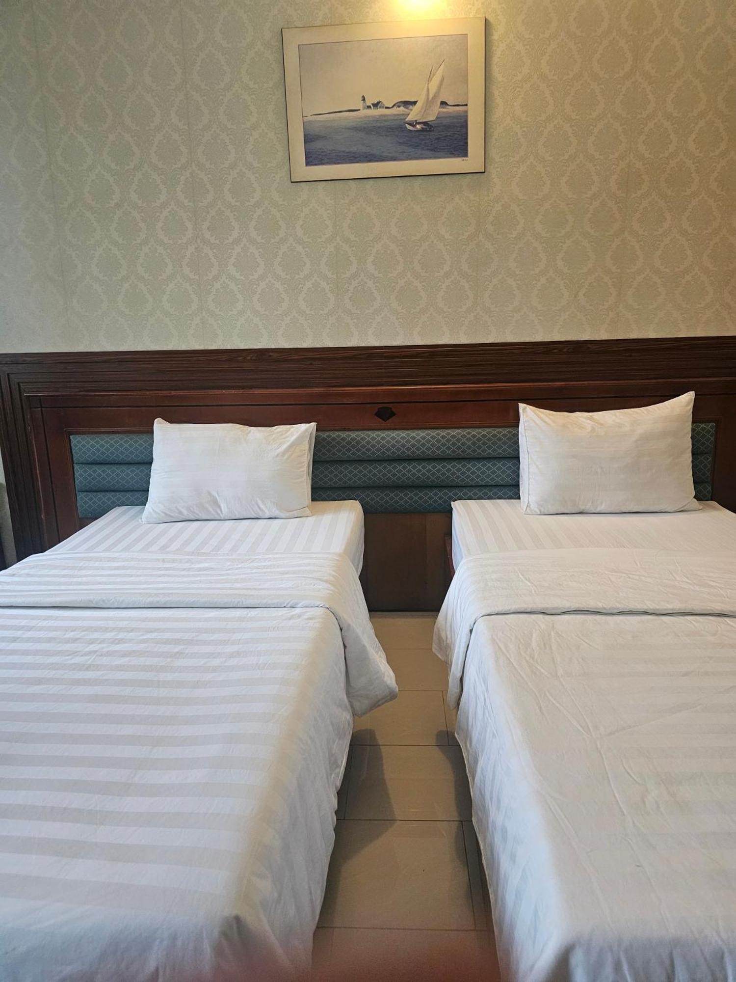 Khach San Trung Mai Hotel Ho Chi Minh City Exterior photo