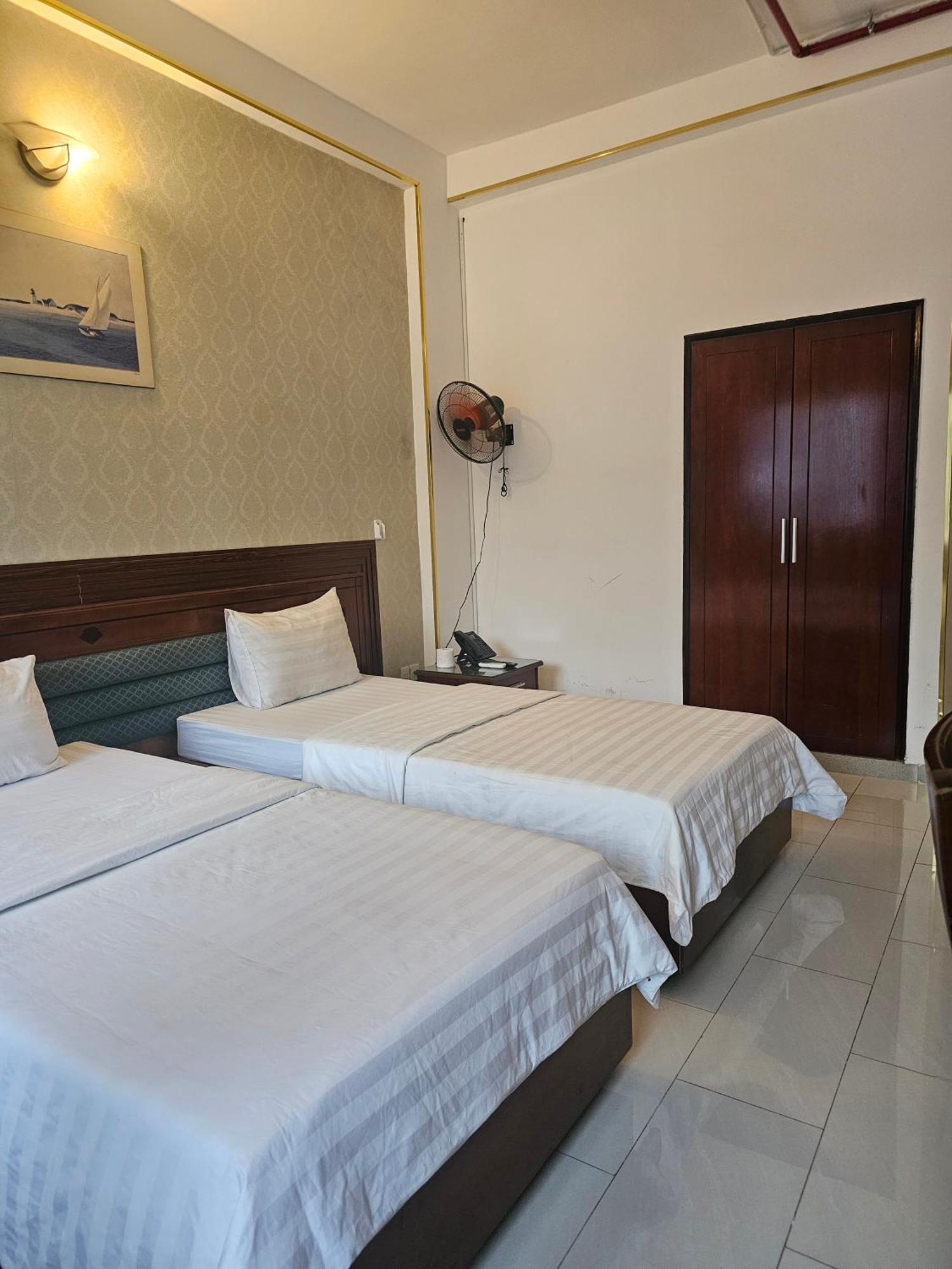 Khach San Trung Mai Hotel Ho Chi Minh City Exterior photo