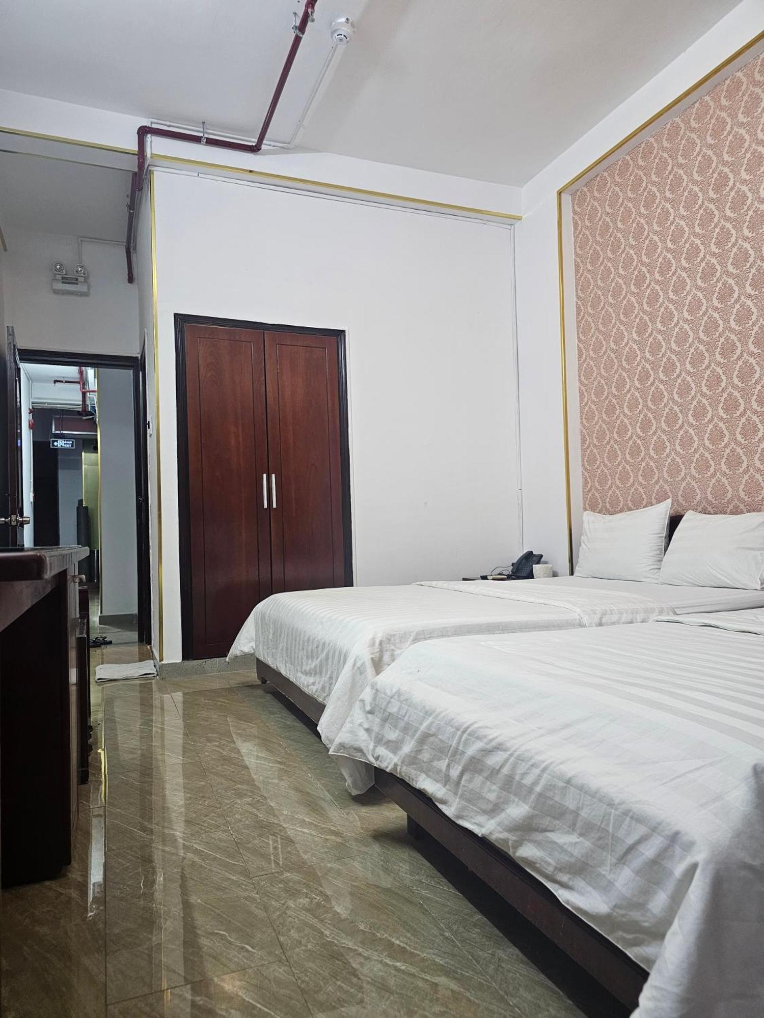 Khach San Trung Mai Hotel Ho Chi Minh City Exterior photo
